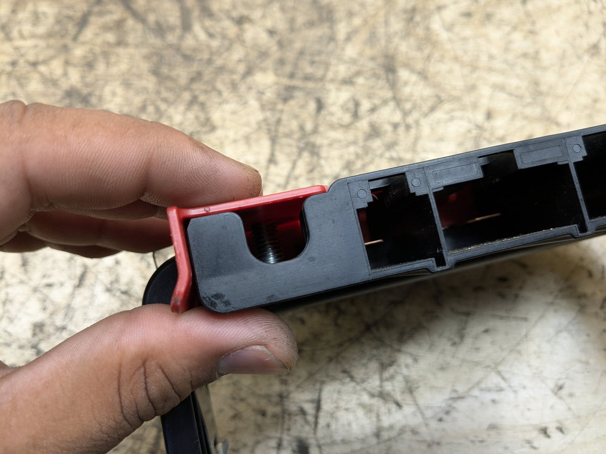 OEM BMW E82 E88 E90 E92 Battery Power Junction Distribution Fuse Box Voltage