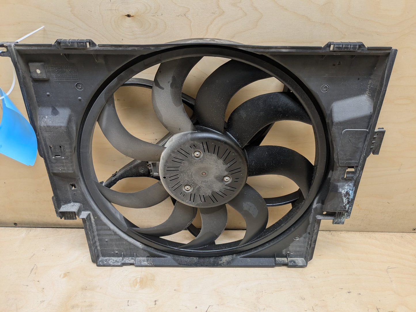 2012-2018 BMW 320i F30 Radiator Fan Shroud Housing w/ Motor 8641963
