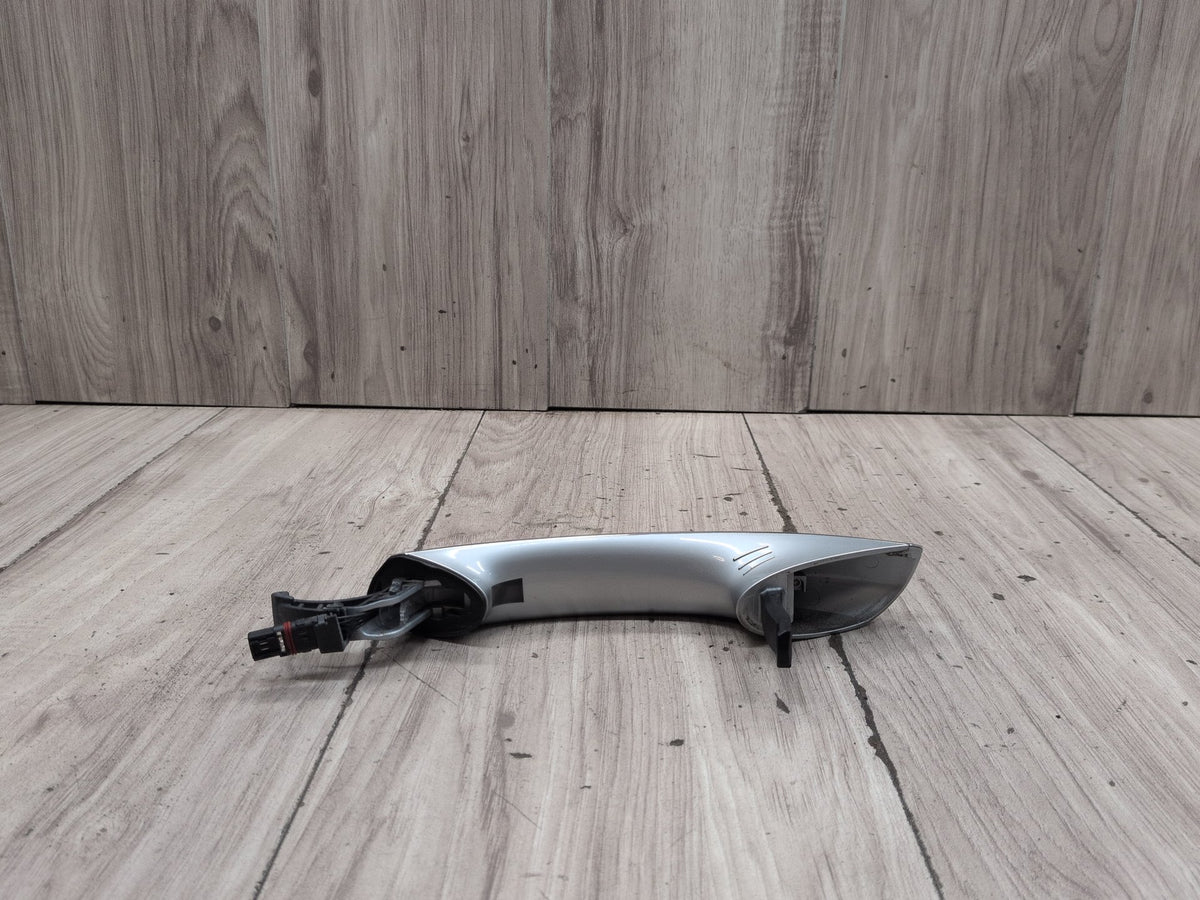 2016-2019 BMW 740Li G12 Right Passenger Door Handle w/ Comfort Access 7411034
