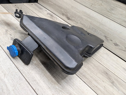 OEM BMW G12 G30 540 M550 750 M760 Windshield Wiper Washer Reservoir Tank Pump