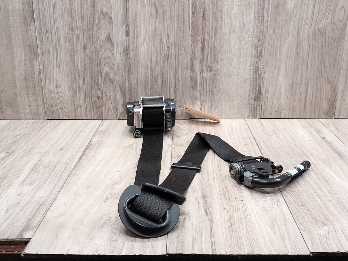OEM BMW F15 F16 F85 X5 X6 Front Left Driver Seat Belt Seatbelt Retractor Black