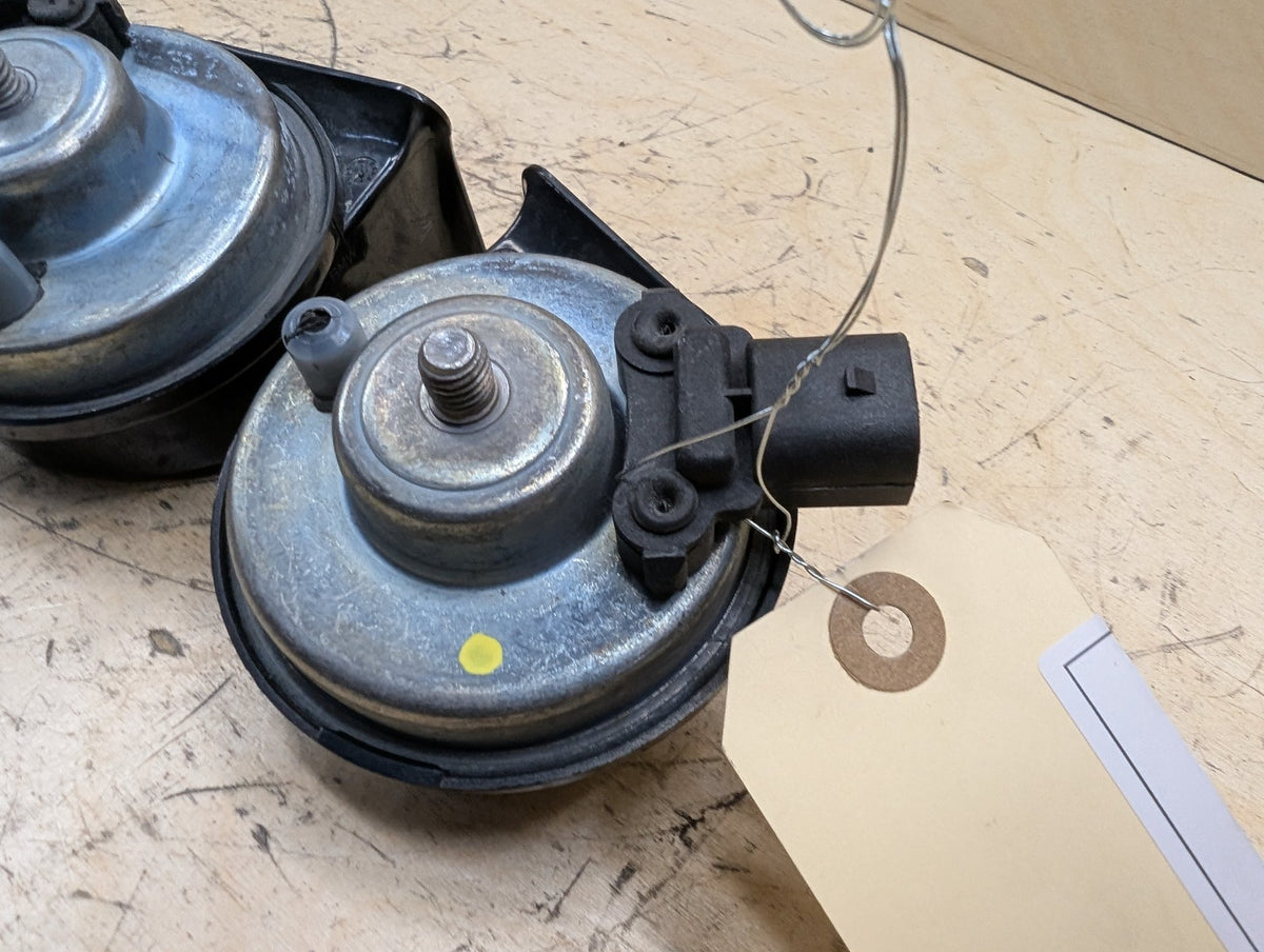 2010-2017 BMW 535i GT xDrive F07 Alarm Horns SET 7279781 OEM