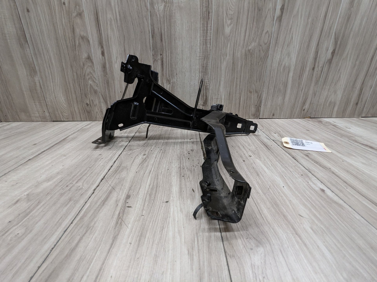 2019 BMW X3 G01 Right Passenger Headlight Bracket 7400114