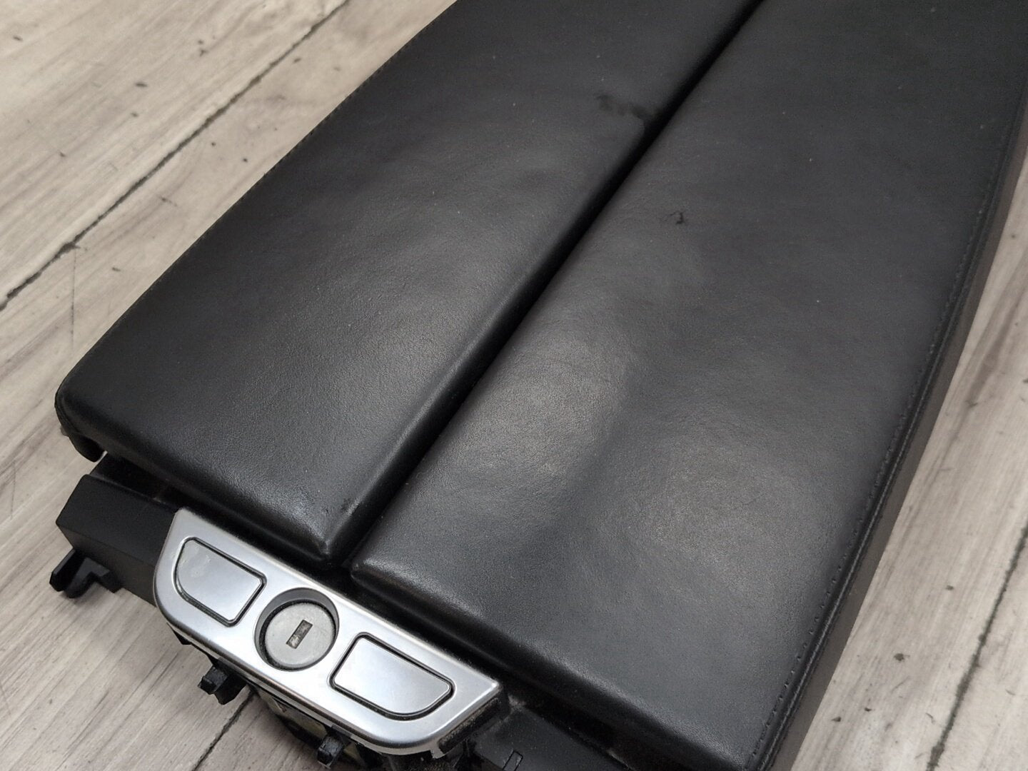 2012-2018 BMW M6 F06 Center Console Armrest Arm Rest 8055835