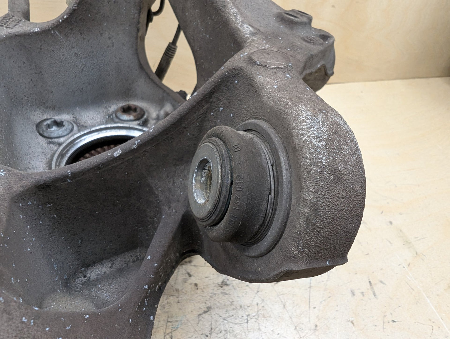 2016-2022 BMW 750i G12 Rear Right Passenger Spindle Knuckle w/ Bearing 6865662