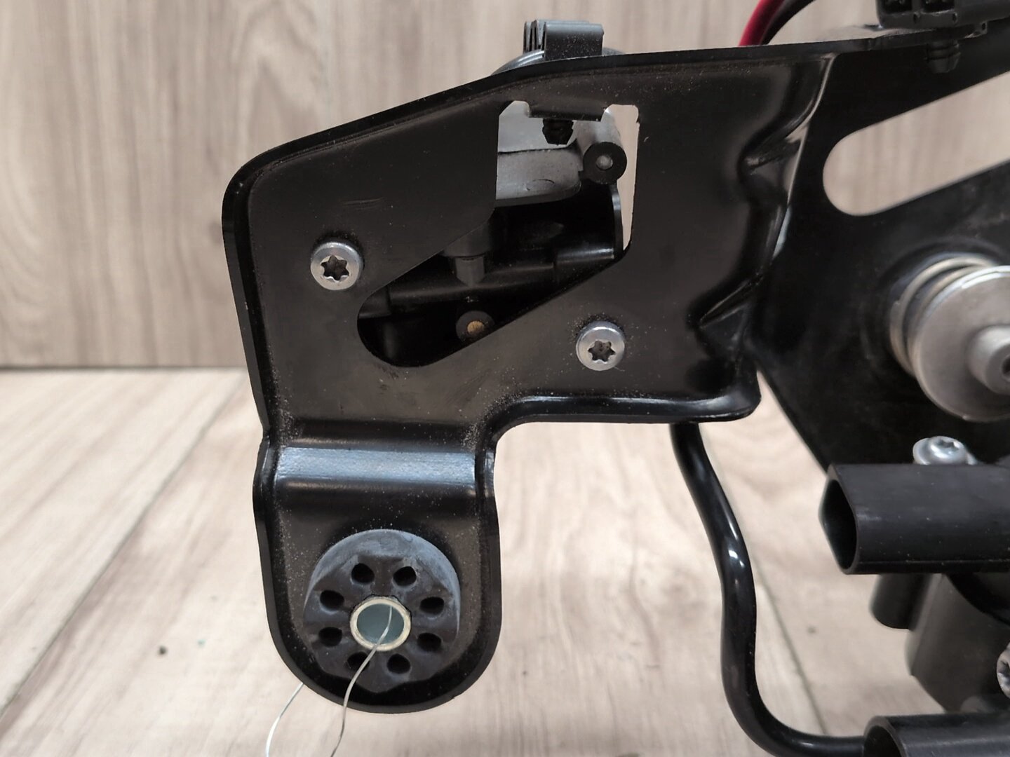 2015 - 2019 BMW X6 F86 Air Suspension Compressor Pump 6875177 S63B44T2