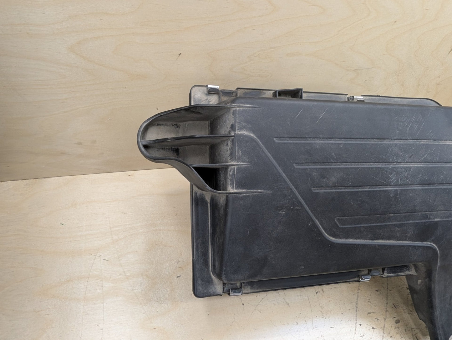 2012-2018 BMW F30 320i N20B20U0 Engine Air Filter Box Assembly 7597589