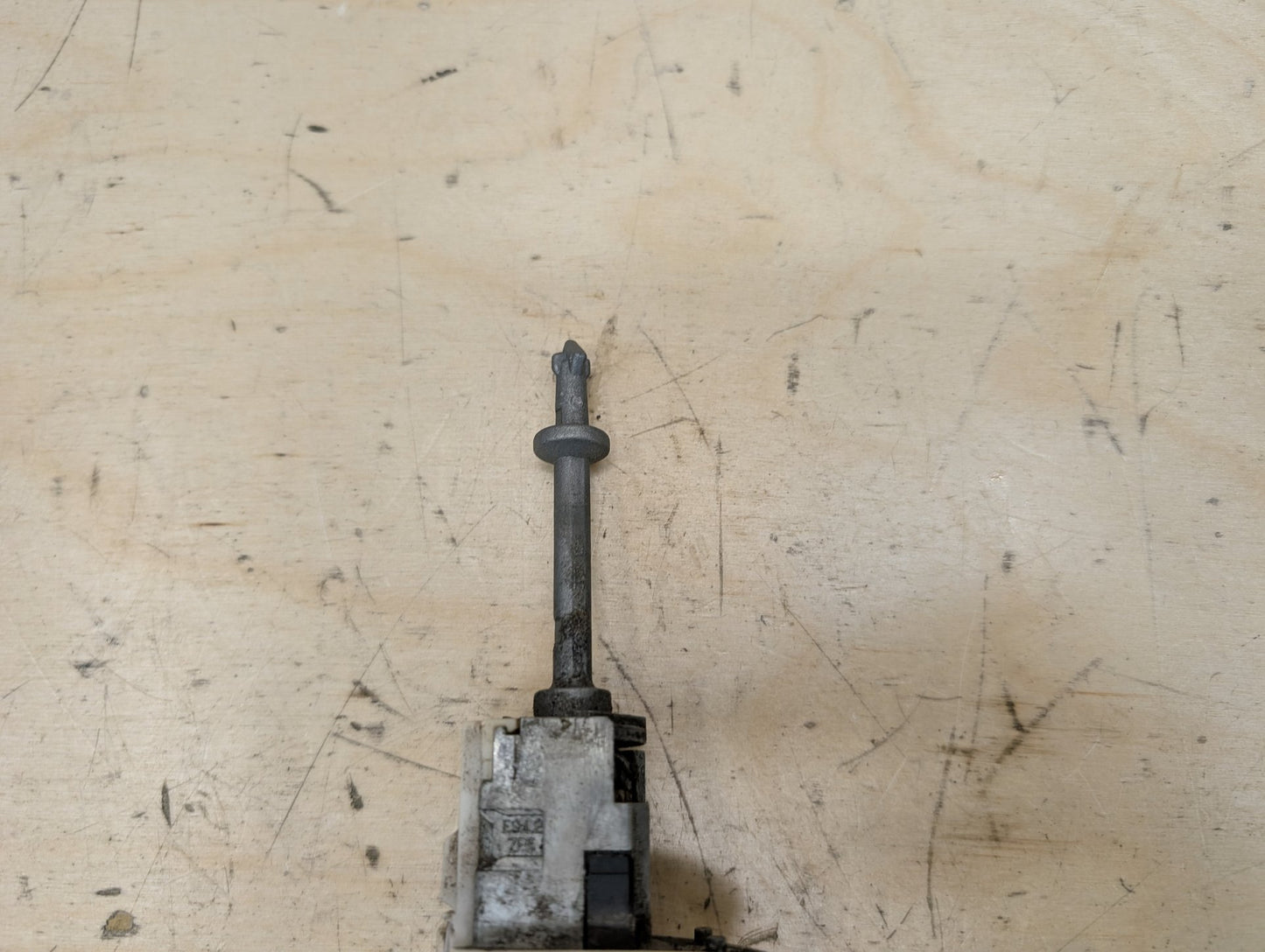2012-2018 BMW 328i F30 Front Left Driver Key Lock Mechanism w/ Key 7310731