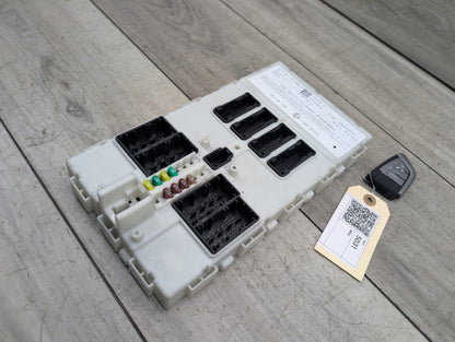2014 - 2019 BMW 340 F34 Bdc Body Domain Fem Control Module w/ Key 8781423 B58B30M0