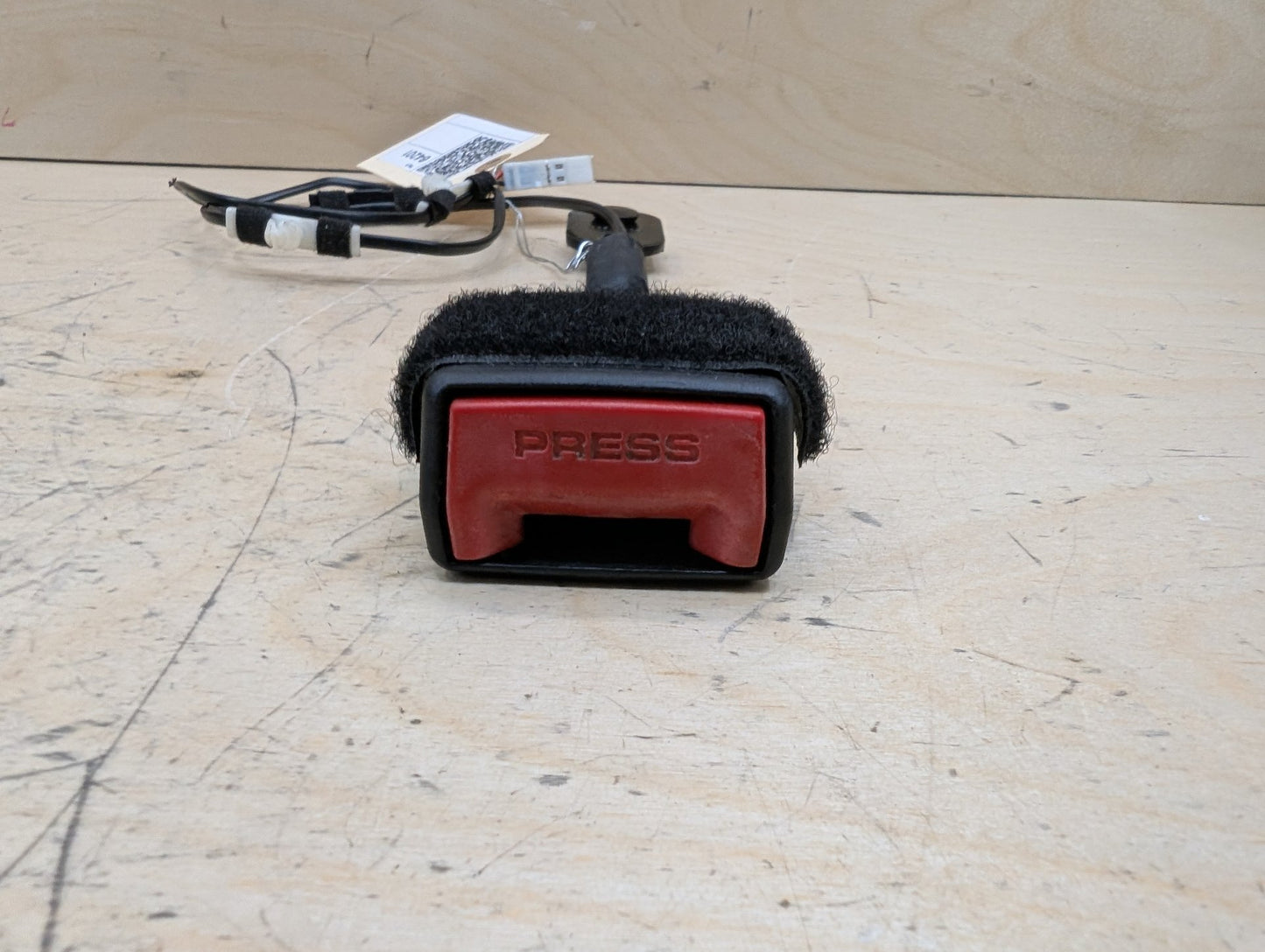 OEM BMW F90 G11 G12 G30 530 540 M550 750 M5 Front Left or Right Seatbelt Buckle