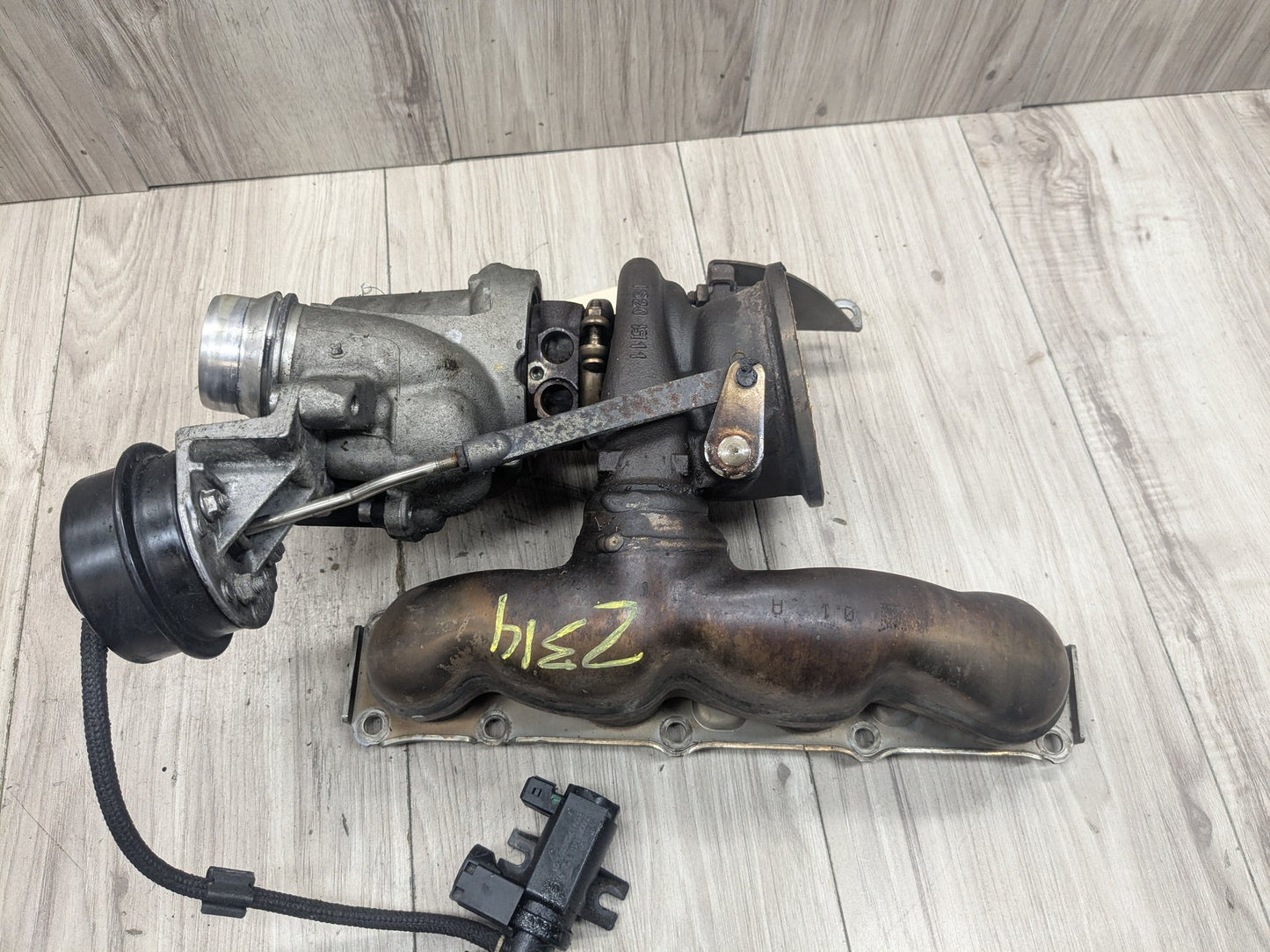2011 - 2017 BMW X3 F25 Engine Motor Turbo Charger w/ Manifold 7588938 N20B20O0