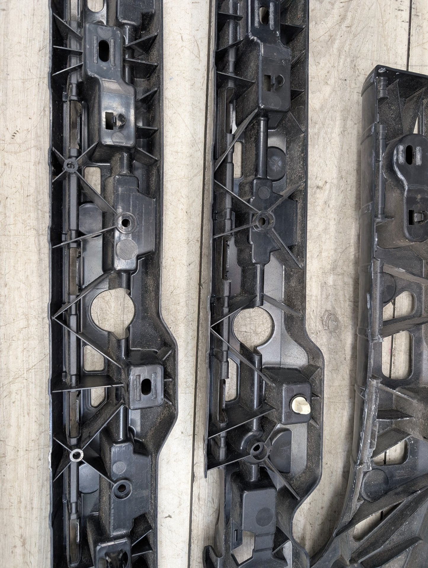 2016-2022 BMW 750Li G12 Left Driver Side Skirt Rocker Panel Brackets SET 7387347