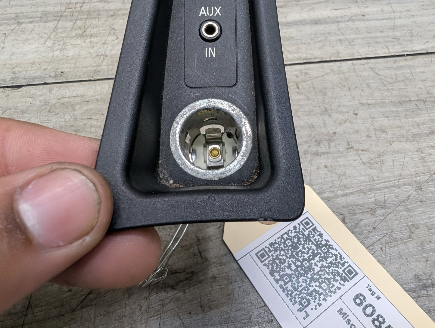 2008-2013 BMW 128i E82 AUX/ USB Charger Port Socket 6930561