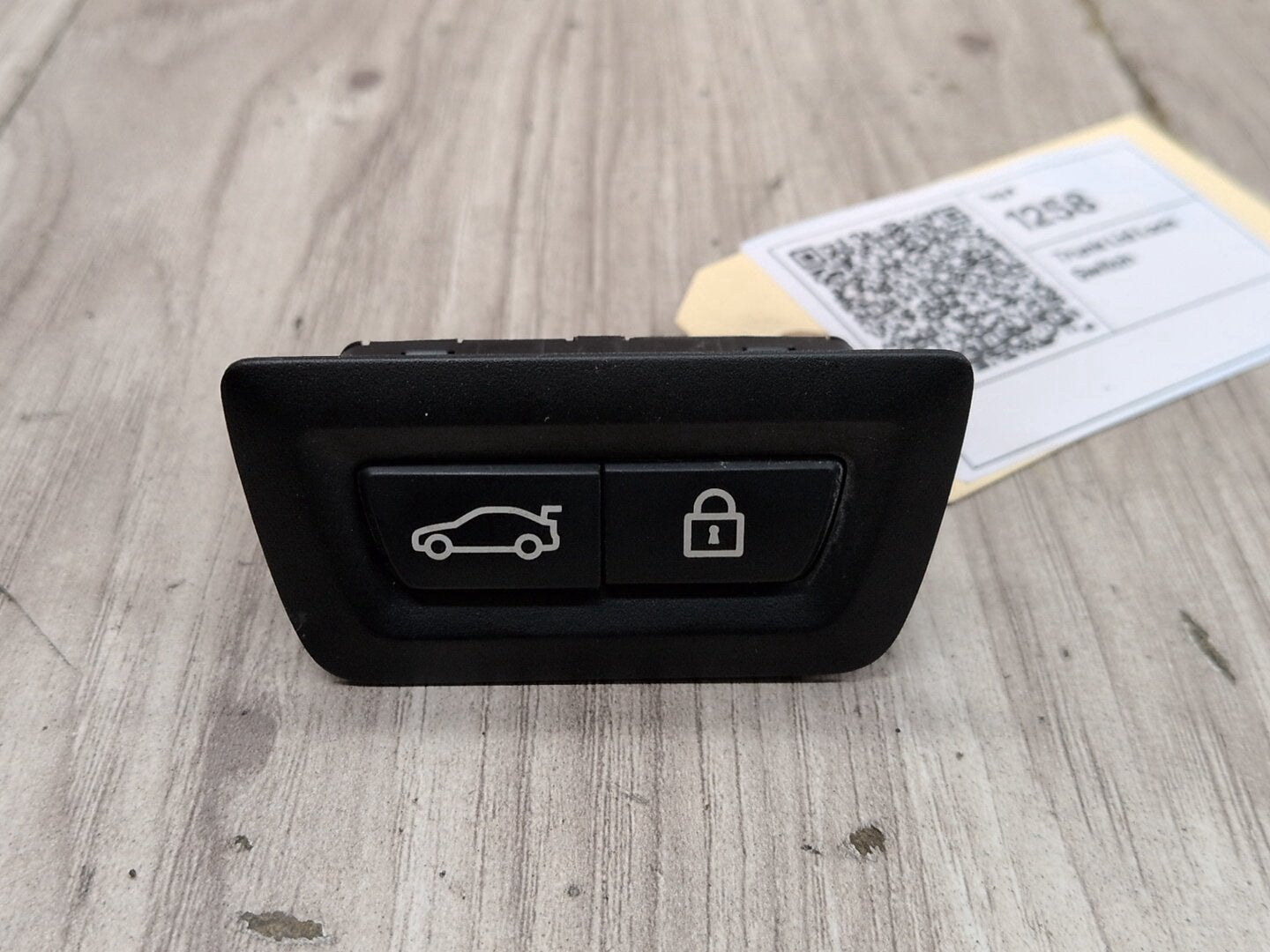 OEM BMW F02 F10 F15 F48 F90 G01 G20 G30 G80 X3 Rear Trunk Lid Center Lock Switch