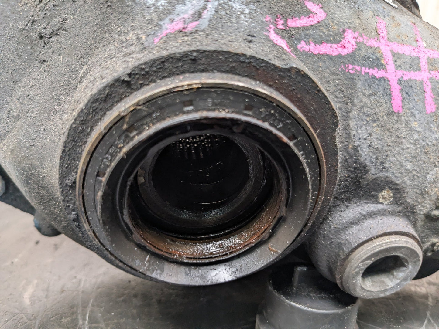 2004-2010 BMW X3 E83 Front Axle Carrier Differential 7540534 3.64