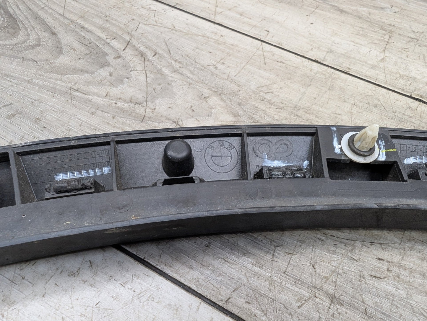 2019-2026 BMW X5 G05 Front Left Driver Fender Flare Arch Trim Molding 7440913