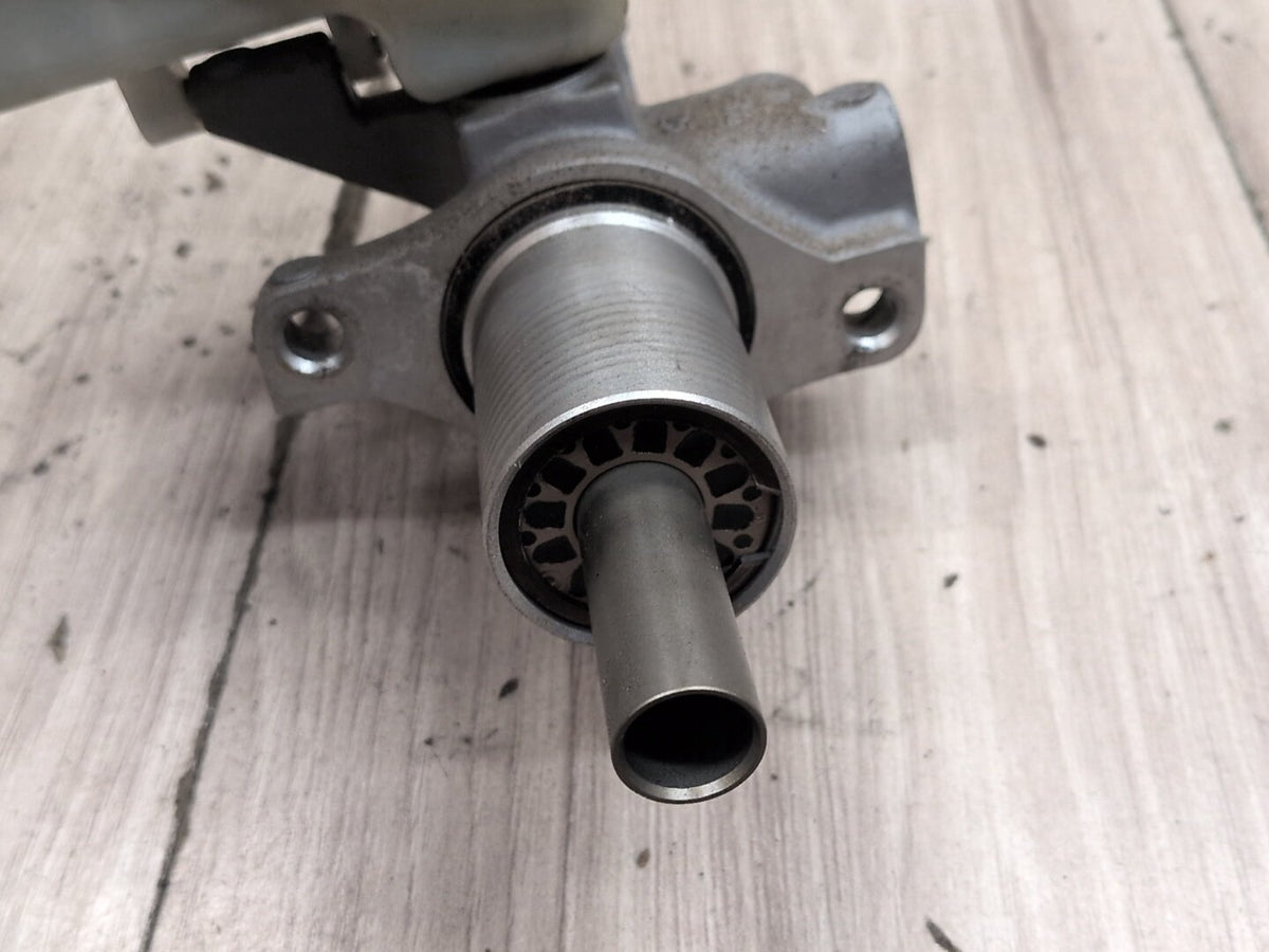 2009-2012 Mercedes-Benz E550 W212 Brake ABS Cylinder A2044300002 OEM
