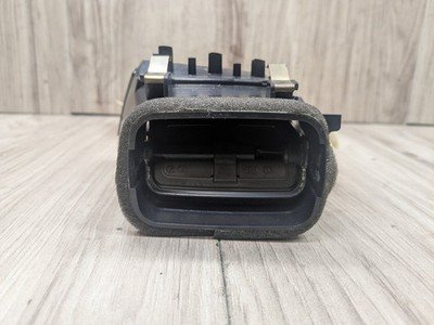 OEM BMW F22 F23 F87 228 230 M235 M240 M2 Dash Right Passenger Air Vent Button