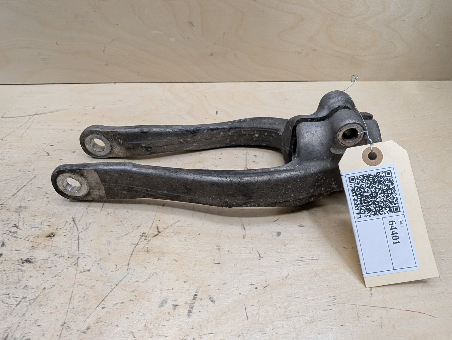 2016-2022 BMW 750i G12 Front Left Driver Spring Strut Shock Absorber Bracket 6861199