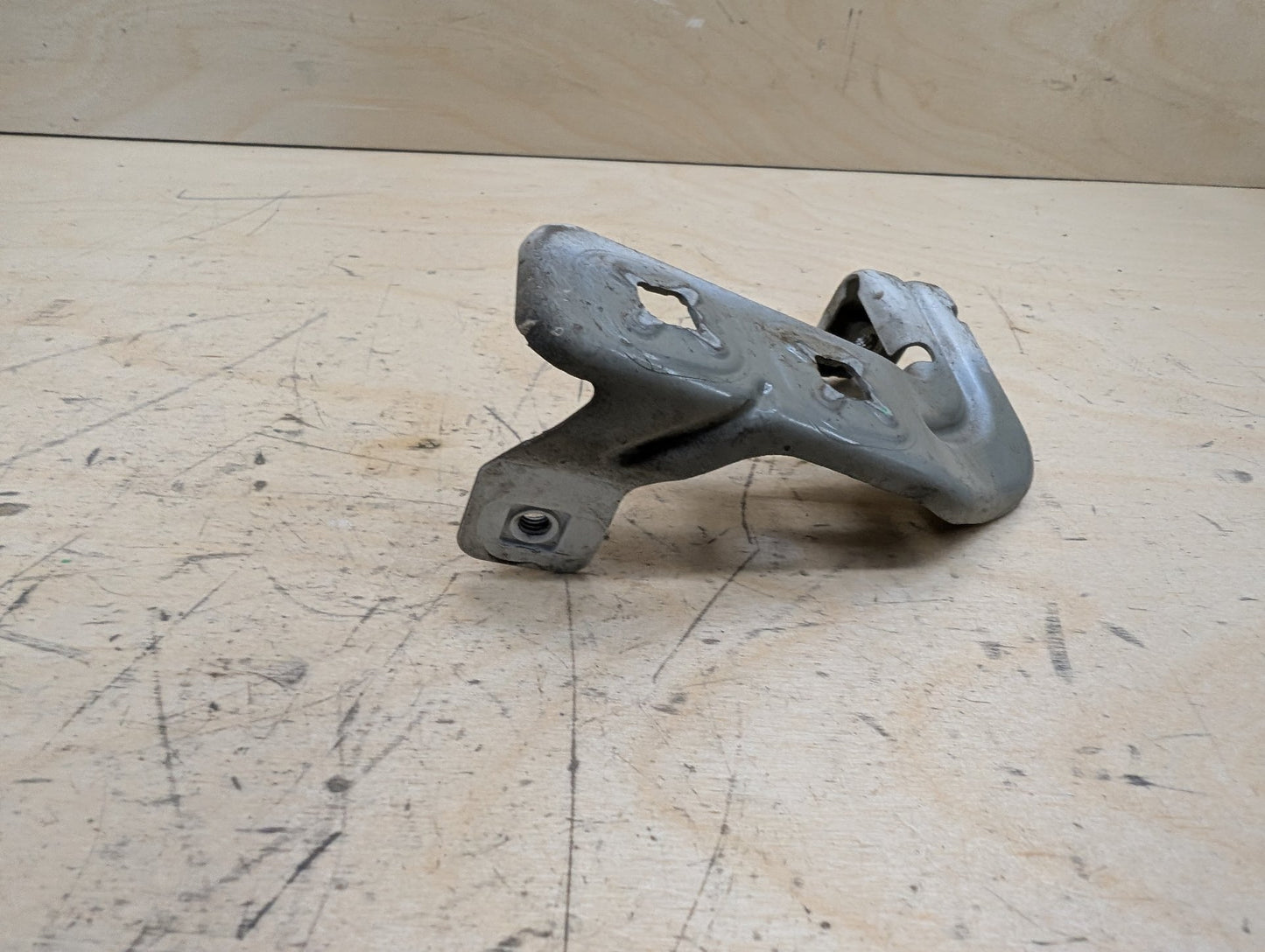 15-20 OEM BMW F80 F82 F83 M3 M4 Left Driver Fender Bracket Mount Carrier SET
