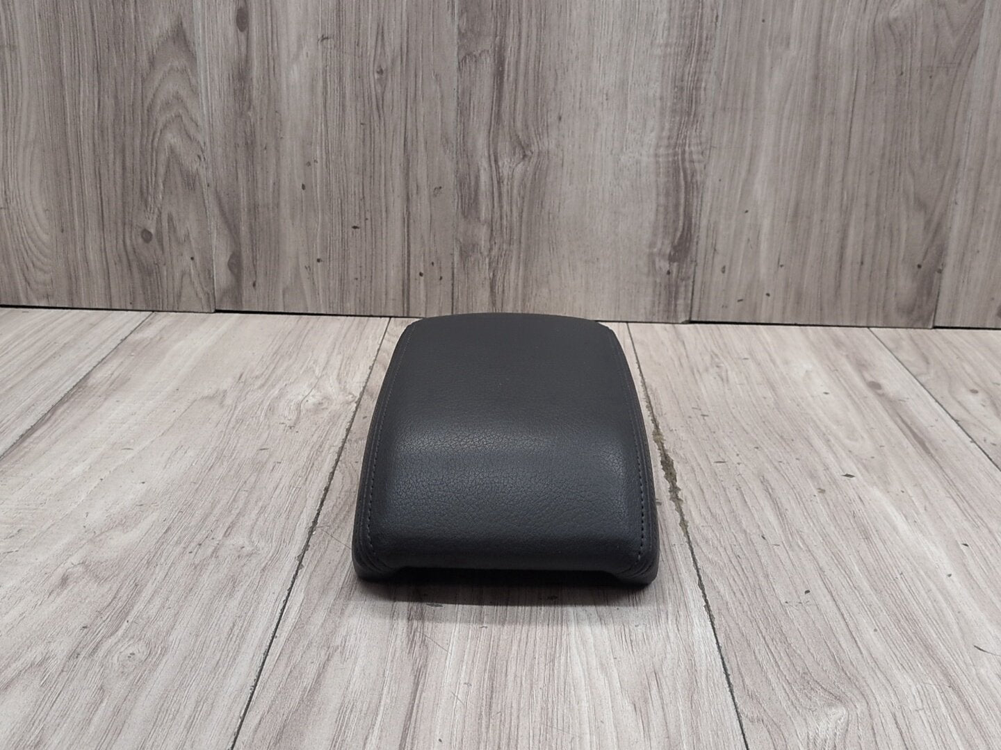 2015-2018 Audi Q3 8U Center Console Armrest Arm Rest 8U0864207N