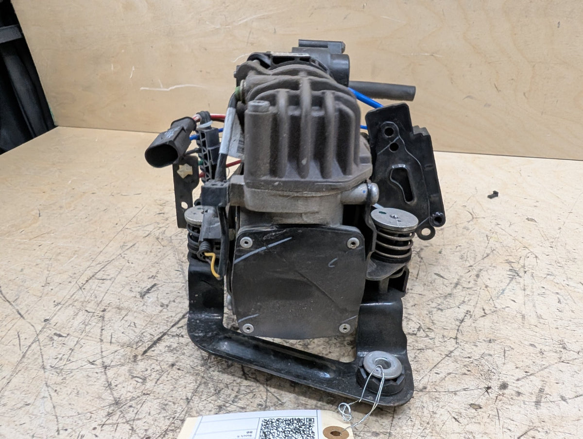 16-22 OEM BMW G11 G12 740 750 M760 Air Suspension Compressor Pump Module Motor