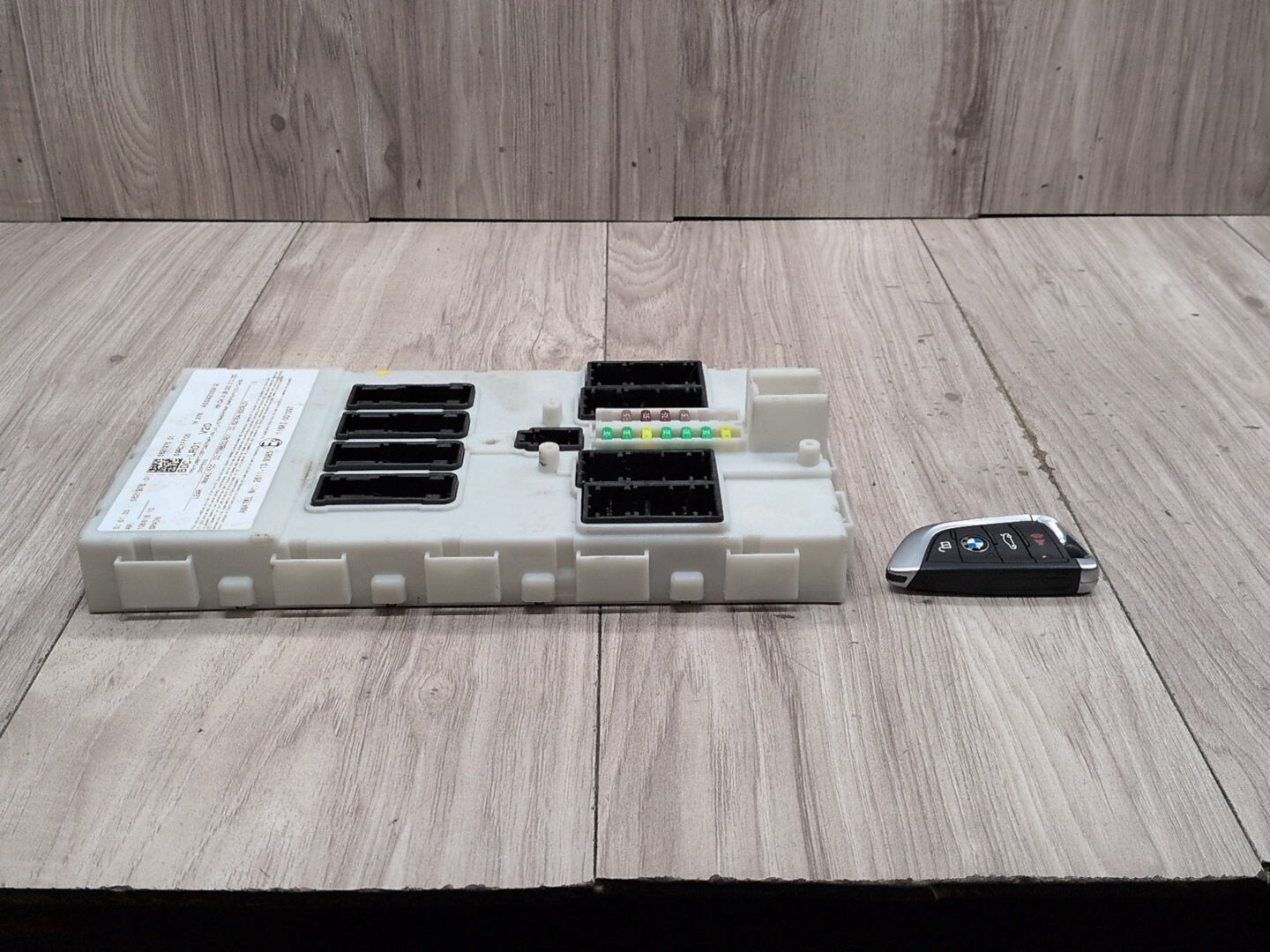 2015 - 2019 BMW X6 F86 Bdc Body Domain Fem Control Module w/ Key 6821976 S63B44T2