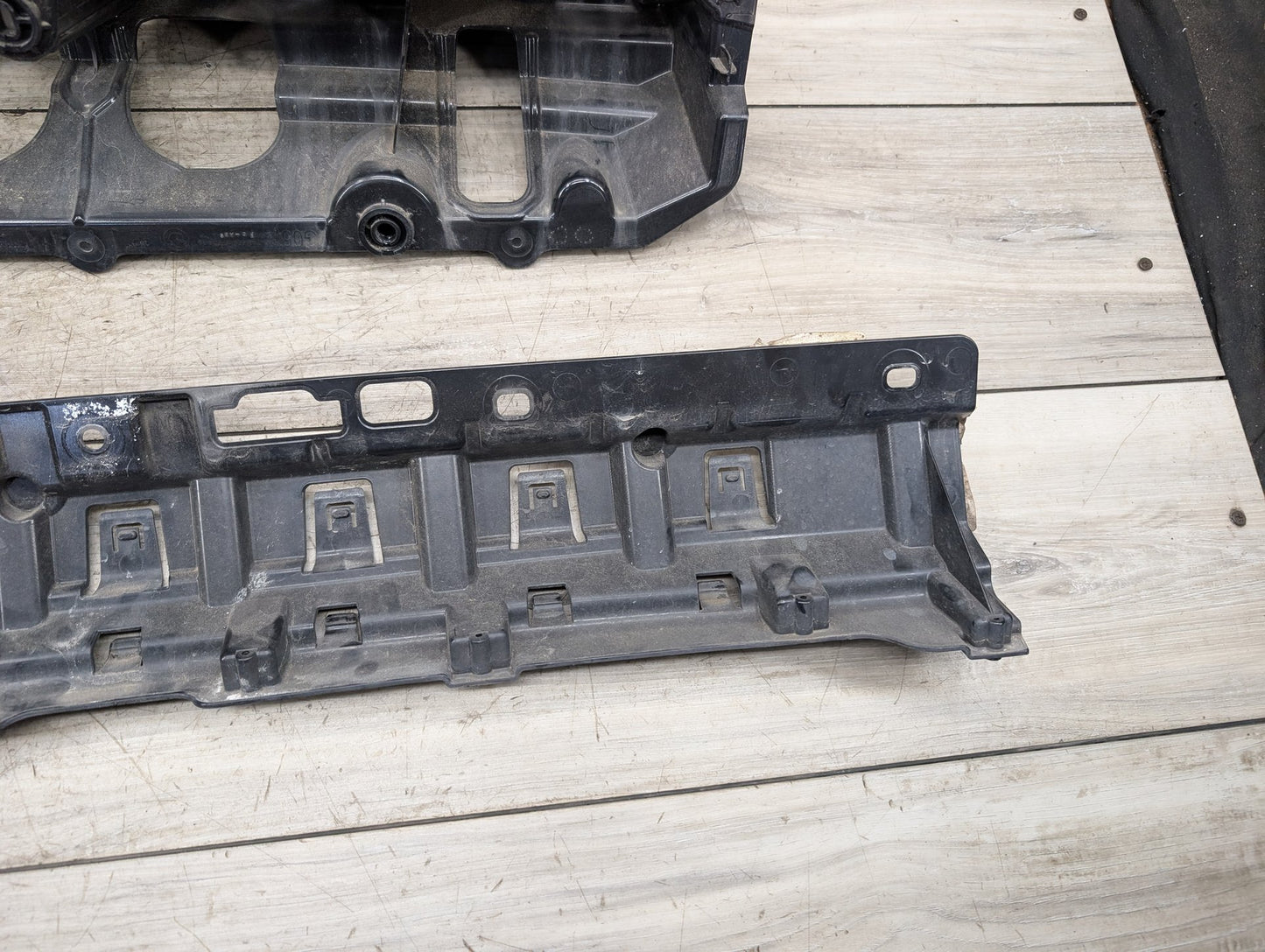 2019-2026 BMW X5 G05 Rear Center Middle Bumper Guide Support Brackets SET 7420650