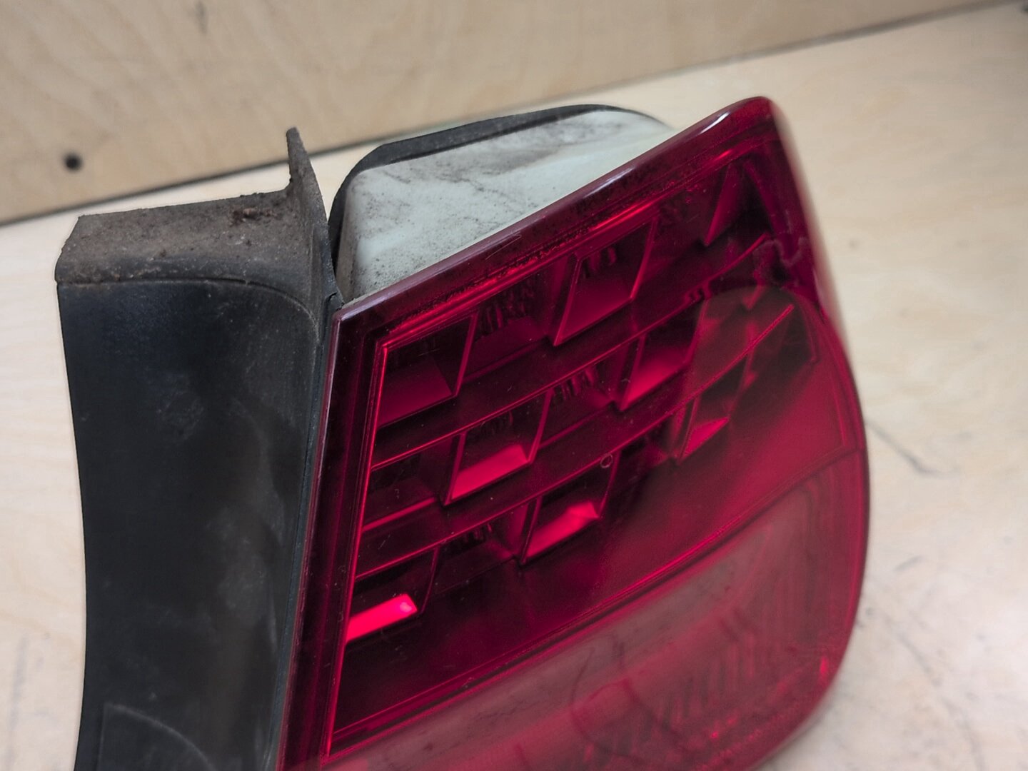 09-11 OEM BMW E90 328 335 M3 LCI Rear Right Passenger Side Outer Tail Light