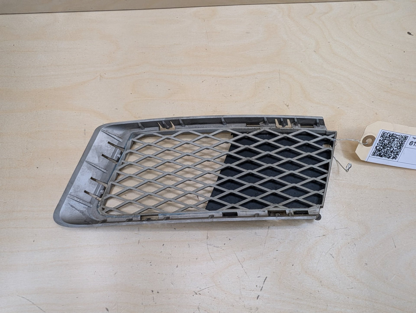 2007-2013 BMW 335i E93 Front Left Driver Bumper Cover Grille 7154721