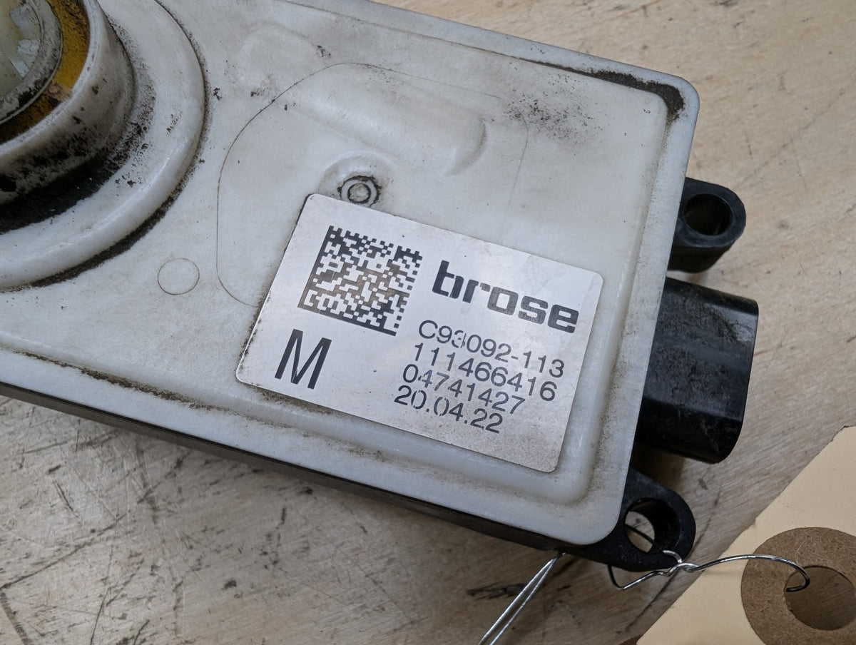 OEM BMW G30 530 540 M550 G12 740 750 M760 Upper Grille Air Flap Motor Actuator