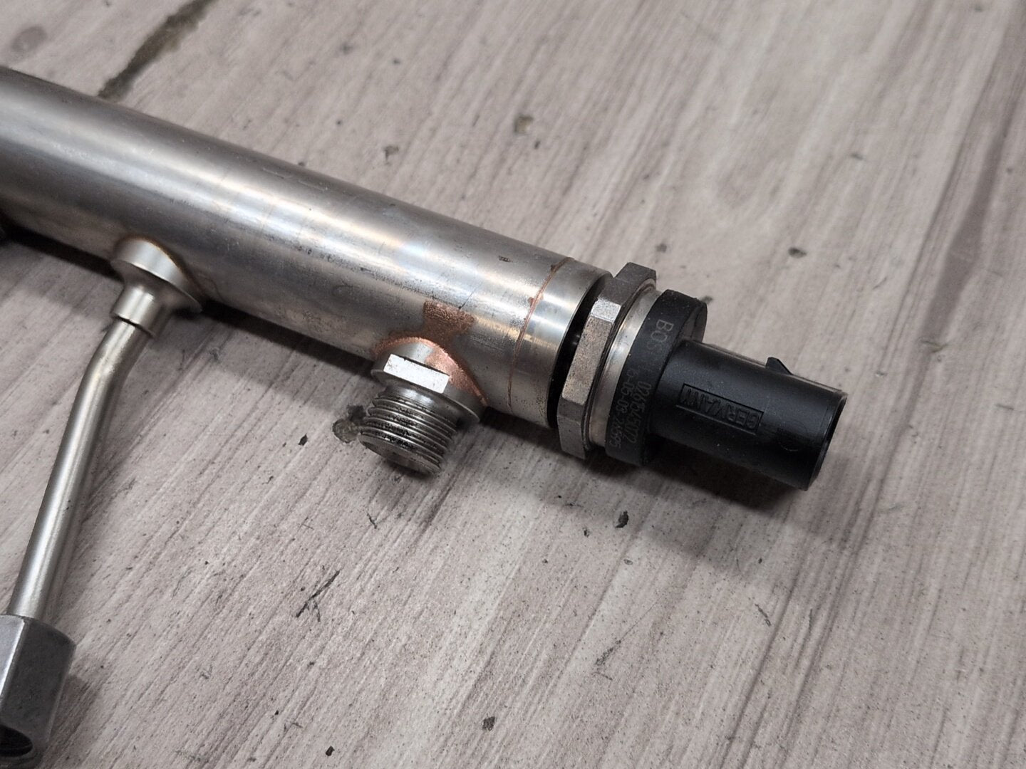 OEM BMW F10 F15 F25 F30 F32 F36 320 328 Engine N20 N26 Fuel Injector Line Rail
