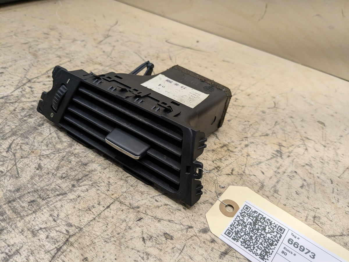06-13 OEM BMW E90 E92 E93 335 328 M3 Left Driver Side Dashboard Air Vent