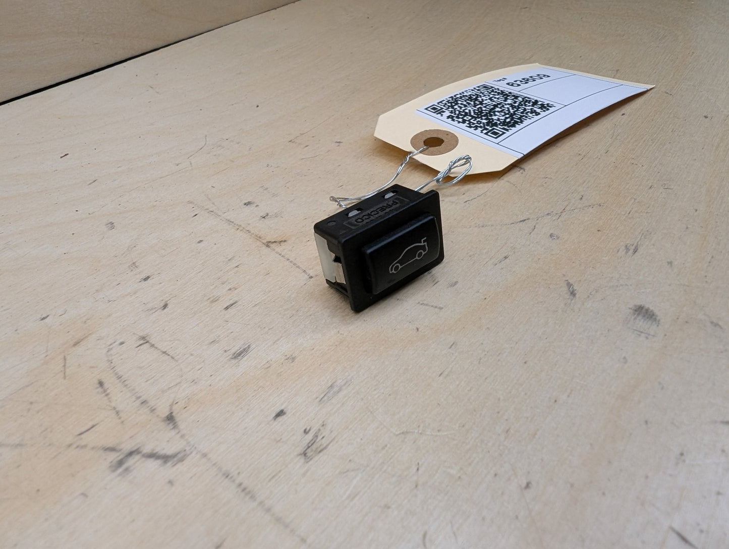 2012-2018 BMW 320i F30 Liftgate Trunk Lid Lock Unlock Switch 9200316