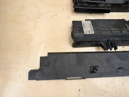 2012-2018 BMW 328i F30 Right Passenger Side Rocker Panel Brackets SET 8507422