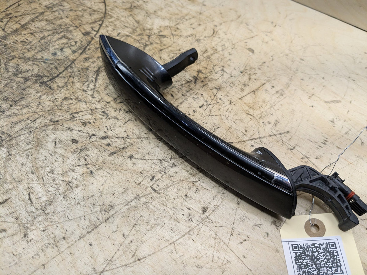2016-2019 BMW 750i G12 Front or Rear Right Passenger Exterior Door Handle w/ Comfort Access 7411038 OEM