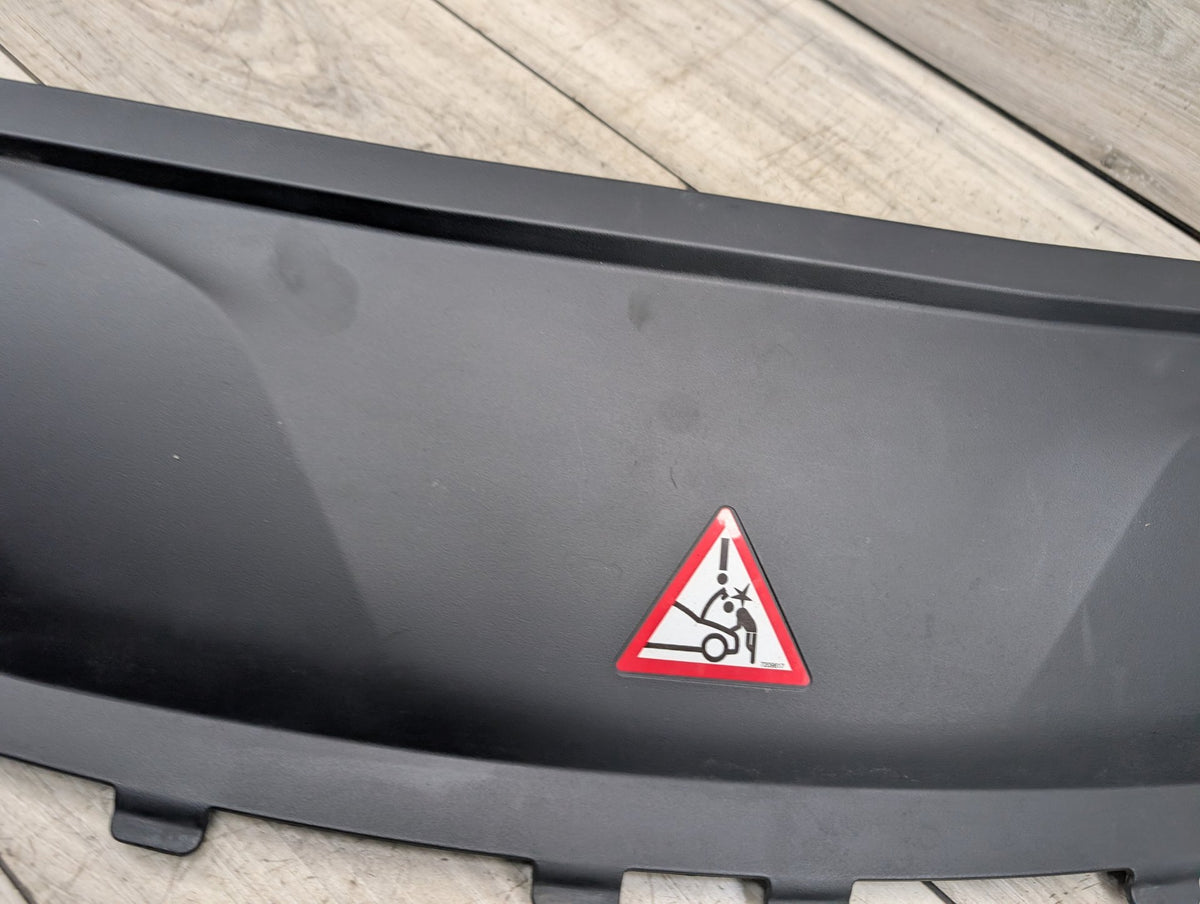 2015-2016 BMW X6 F86 Radiator Support Upper Cover Panel 7637050
