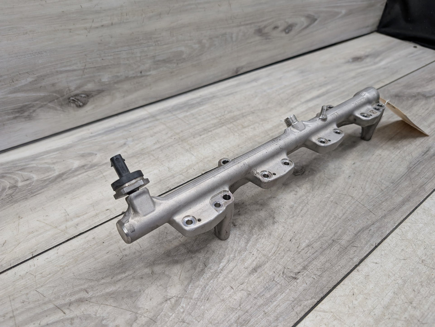 BMW G30 530i B46B20O0 Engine Motor Fuel Injector Rail Line 7639979