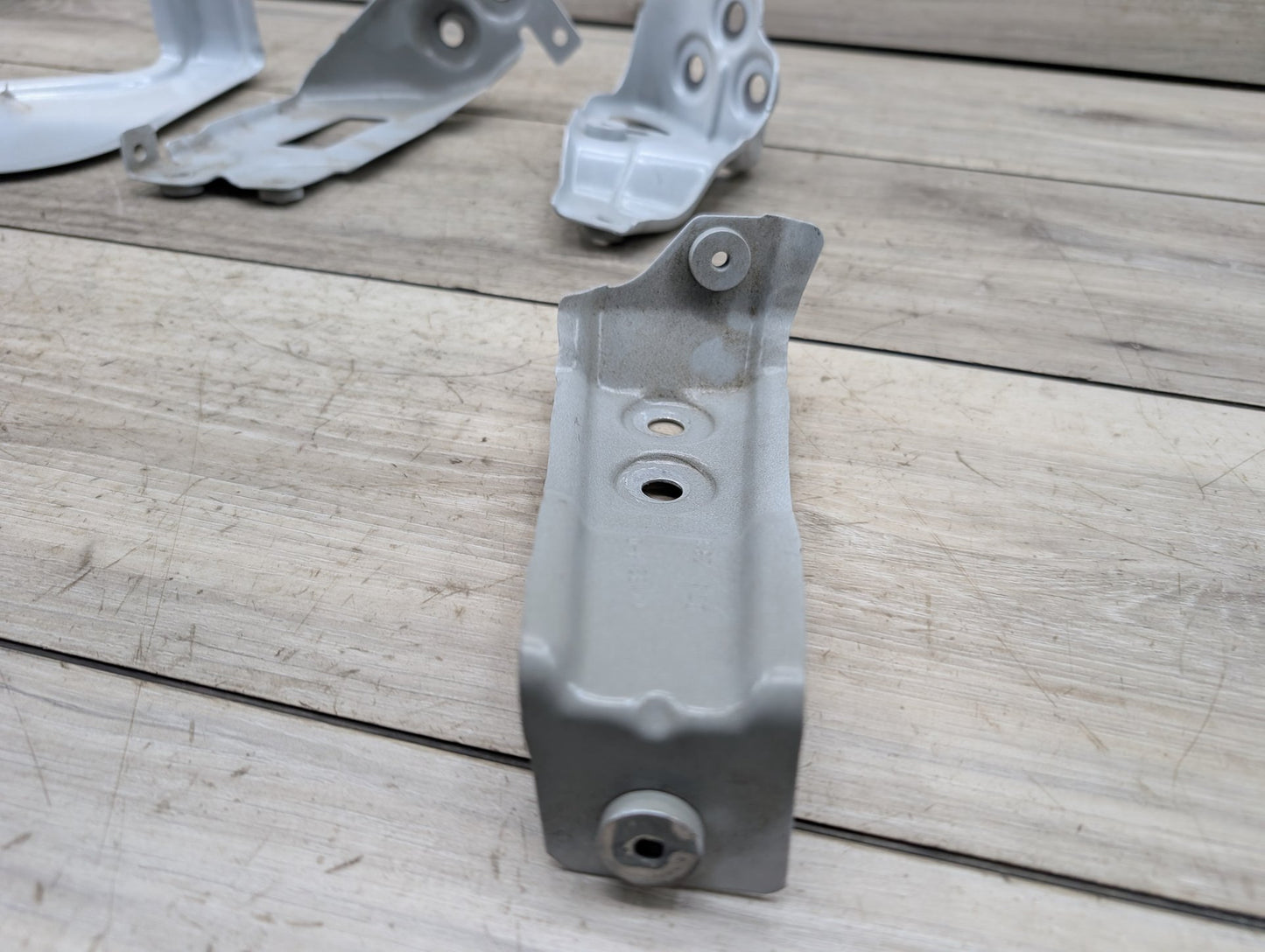 2019 - 2026 BMW X5 G05 Front Right Passenger Fender Brackets SET 7418220 B58B30M1