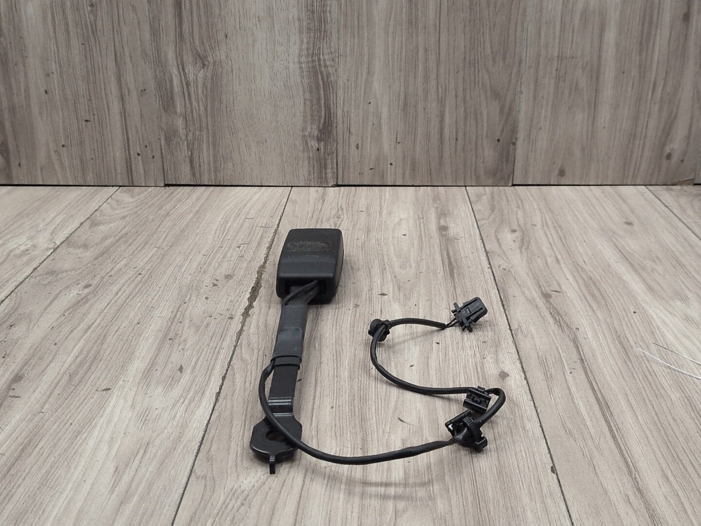 2015-2018 Audi Q3 8U Front Left Driver Seatbelt Seat Belt Buckle 8R0857755M