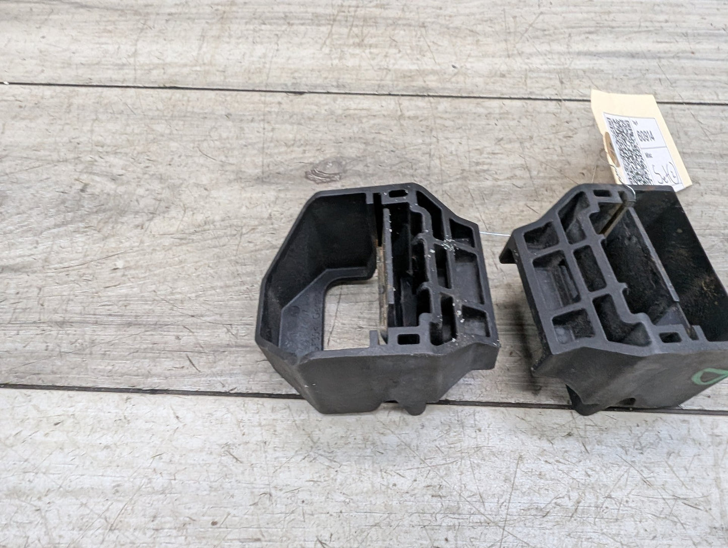 2008-2013 BMW 128i E82 Radiator Lower Mounting Brackets SET 7807184