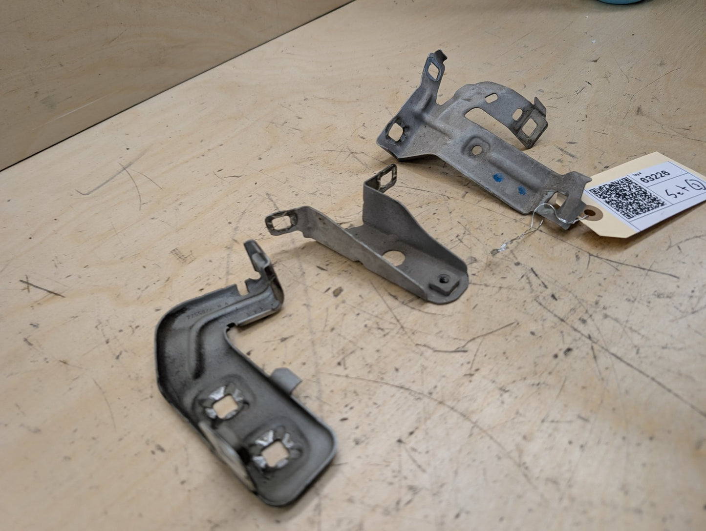 15-20 OEM BMW F80 F82 F83 M3 M4 Left Driver Fender Bracket Mount Carrier SET