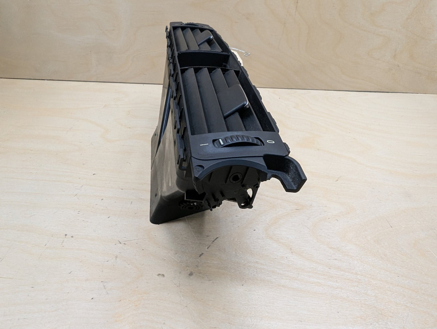2007-2013 BMW 335i E93 Dashboard Dash Board Middle Center Air Vent 9151175