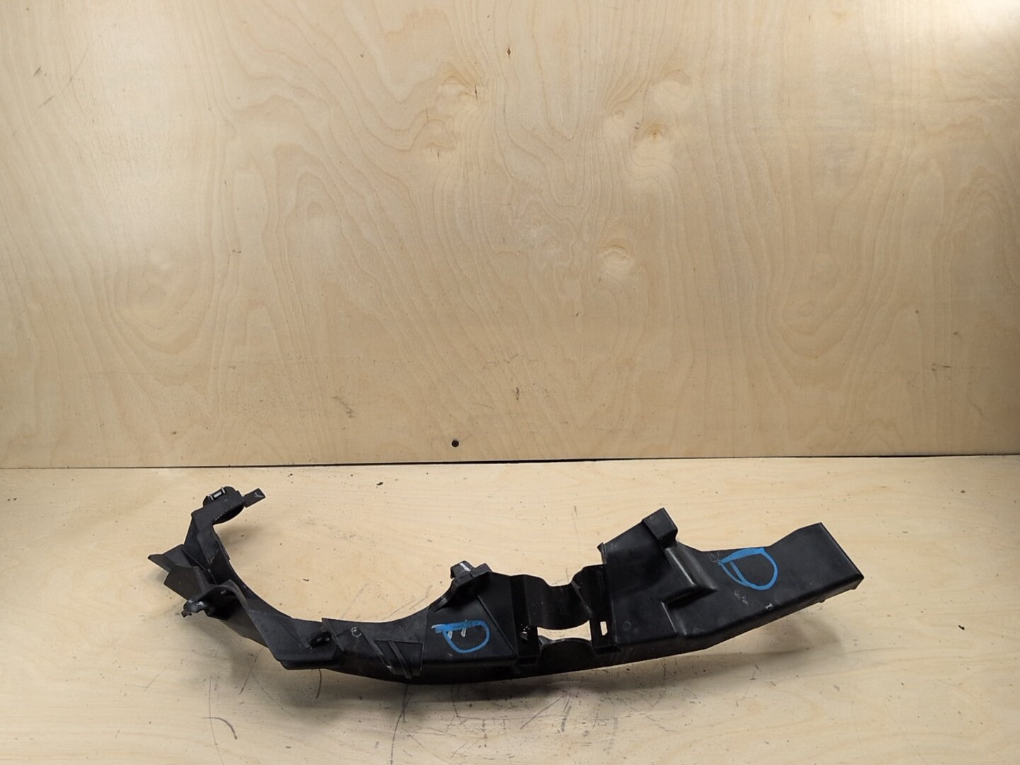 09-11 BMW E90 E91 LCI Front Left Driver Headlight Arm Bracket Mount Plastic