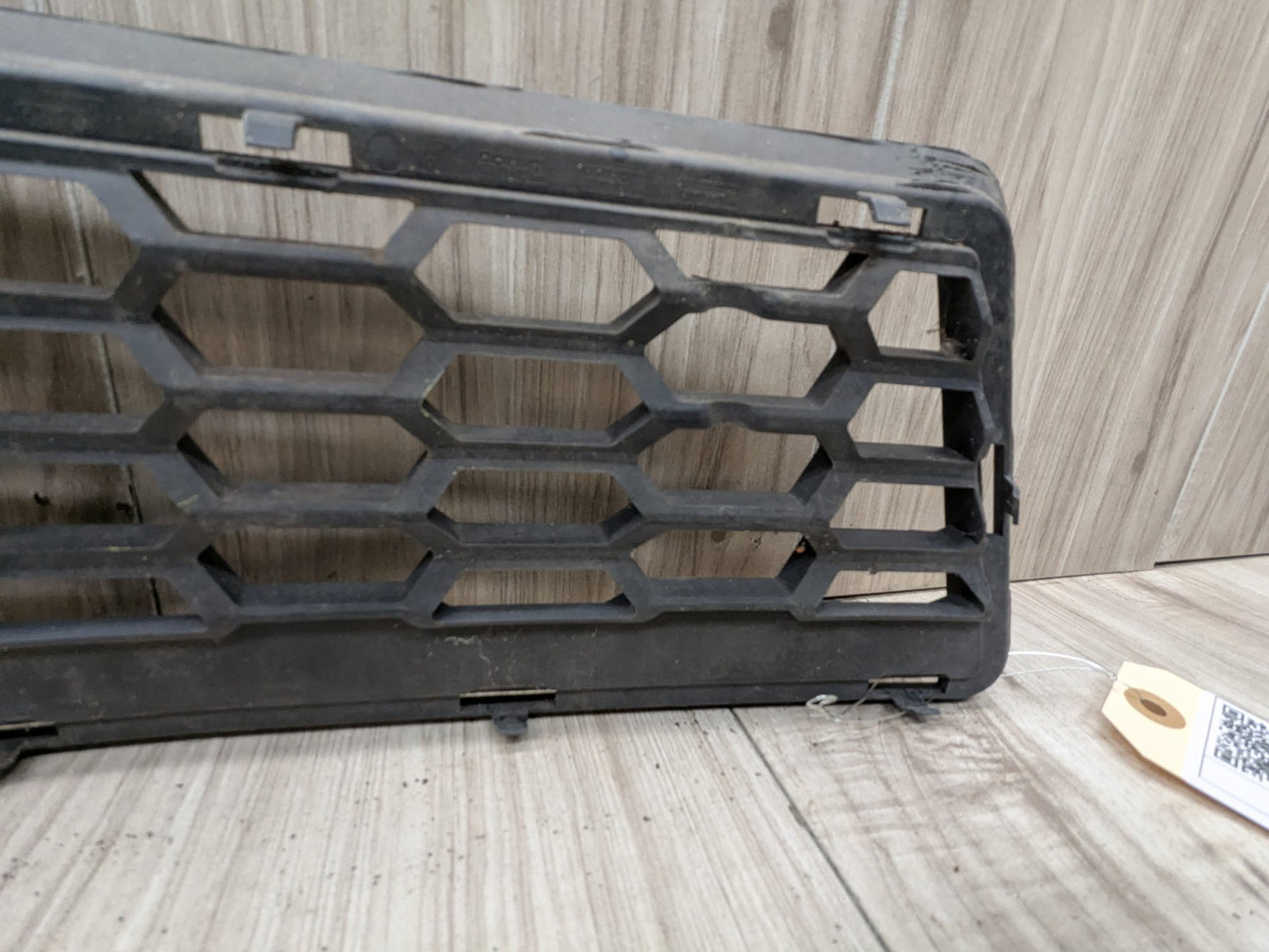 2011 - 2017 BMW X3 F25 Front Middle Center Bumper Cover Grille 8048097 N20B20O0