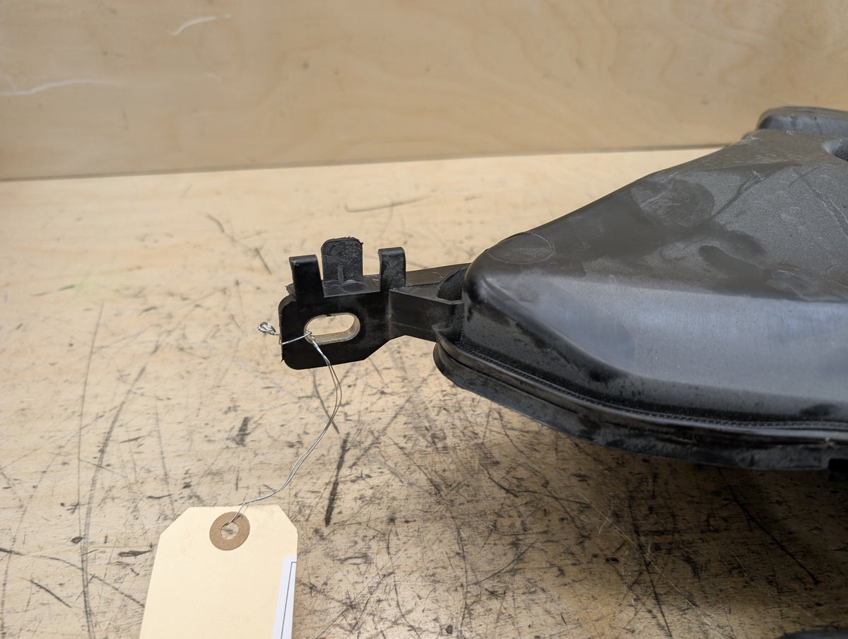 OEM BMW G12 G30 540 M550 750 M760 Windshield Wiper Washer Reservoir Tank Pump