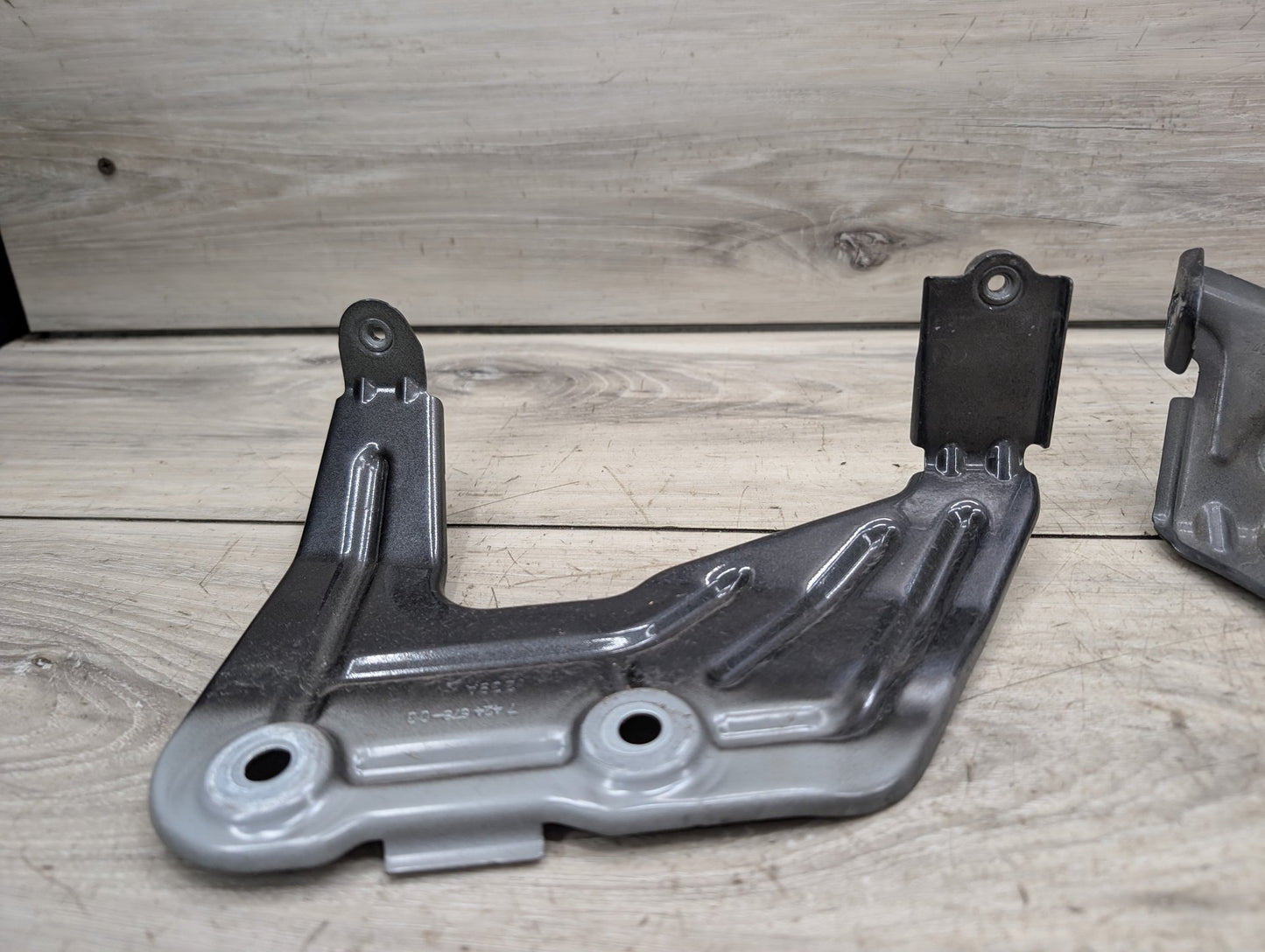 2018 - 2024 BMW X3 G01 Front Right Passenger Fender Brackets SET 7397514 B58B30O1