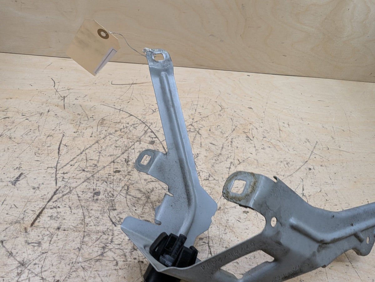2010-2017 BMW 535i GT xDrive F07 Front Left Driver Fender Brackets SET 7193421 OEM