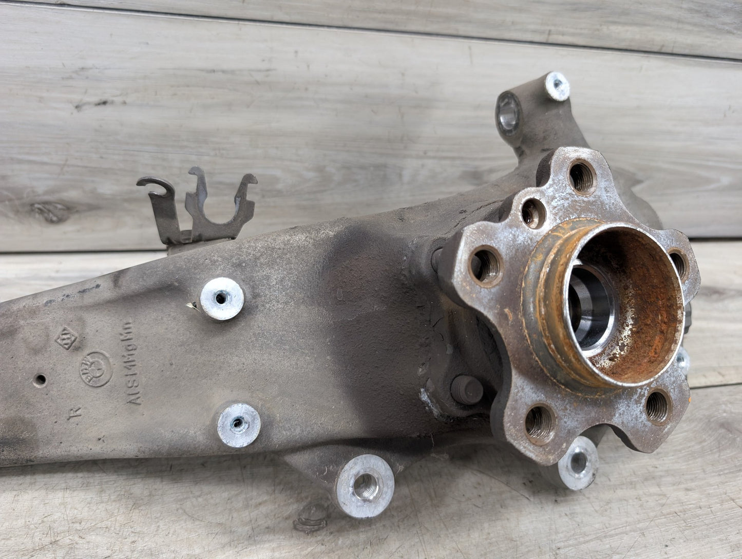 OEM BMW G30 530 540 M550 AWD Front Right Passenger Hub Spindle Knuckle Bearing