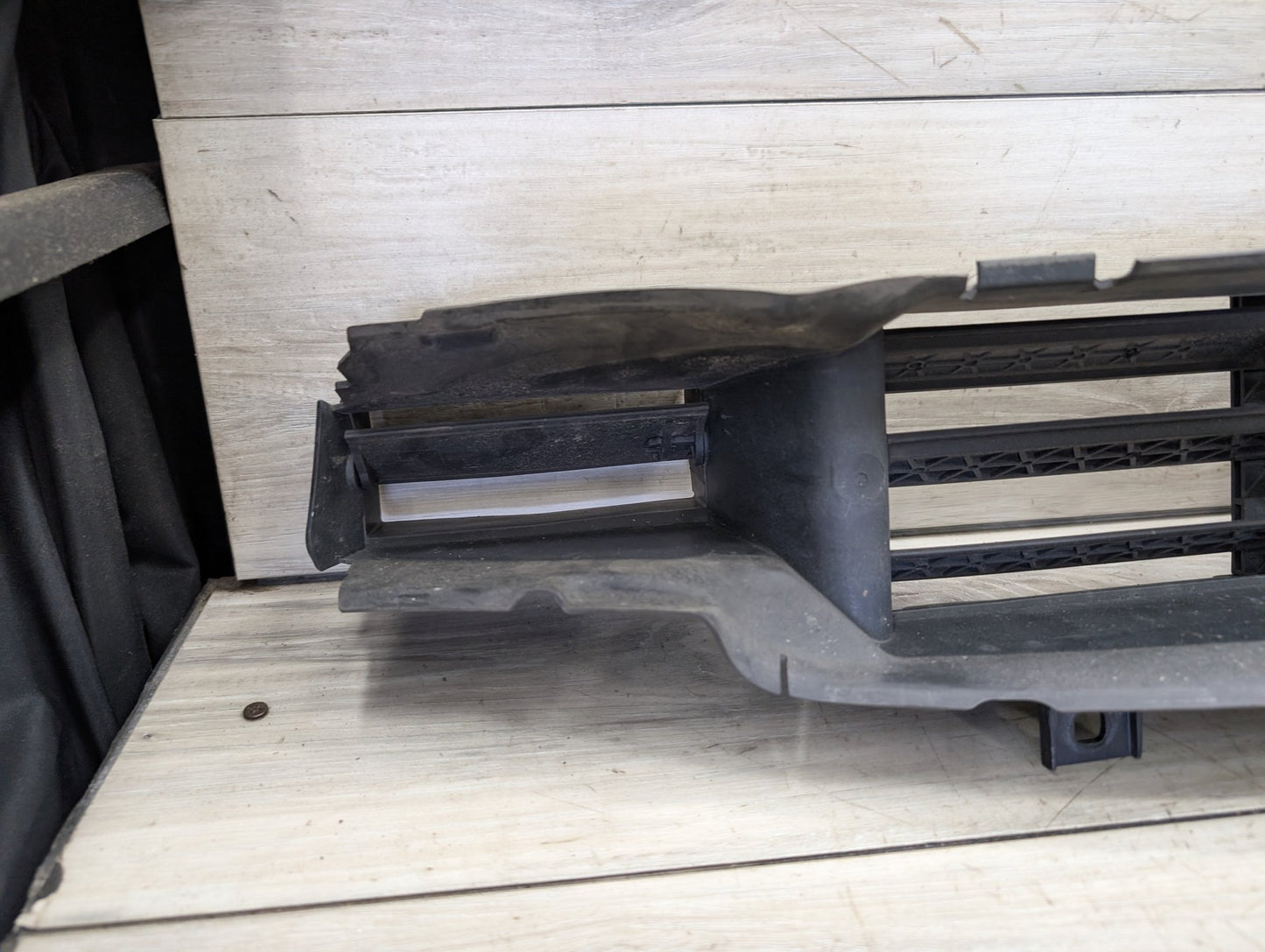 2016-2022 BMW 750Li G12 Front Lower Radiator Air Flap Shutter 7357982